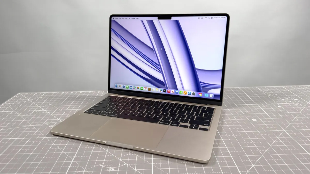 MacBook Air M3 giá rẻ chưa từng có